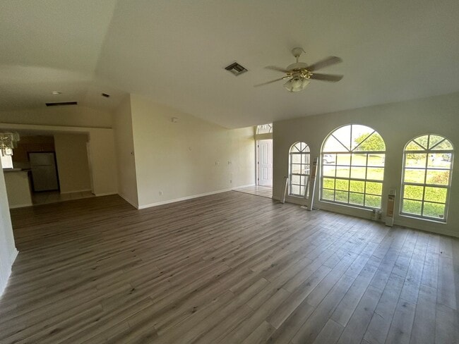 870 Rue Labeau Cir in Ft. Myers, FL - Building Photo - Building Photo