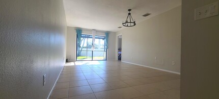 512 SW Sara Blvd in Port St. Lucie, FL - Building Photo - Building Photo