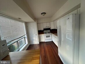 10142 Fair Wds Dr in Fairfax, VA - Building Photo - Building Photo