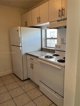 8600 N Sherman Cir in Miramar, FL - Building Photo - Building Photo