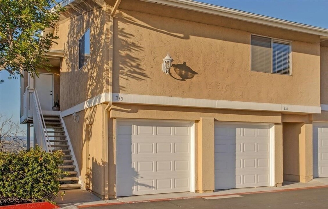 4232 Vista Panorama Way in Oceanside, CA - Building Photo