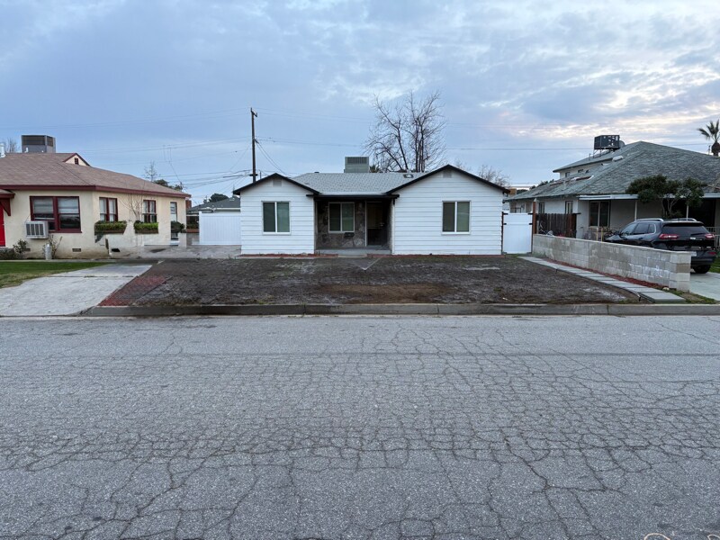 607 Linda Vista Dr in Bakersfield, CA - Building Photo