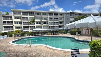 410 SE 2nd St in Hallandale Beach, FL - Building Photo