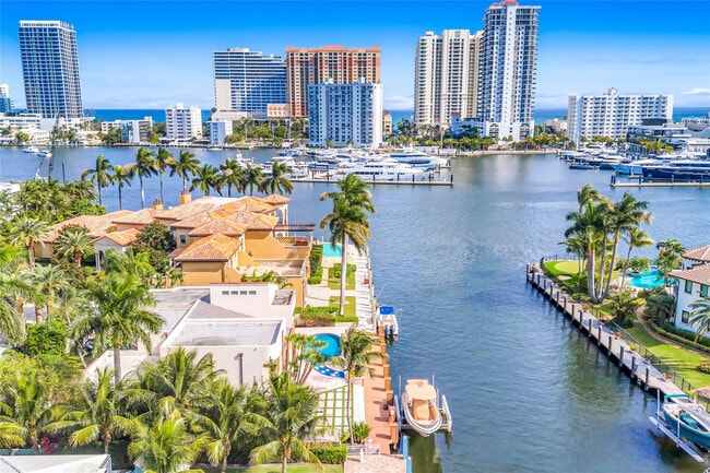 2626 Castilla Isle in Fort Lauderdale, FL - Building Photo - Building Photo