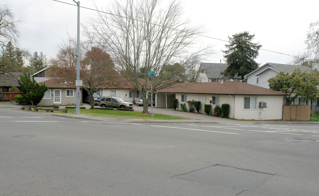 2187 Franklin Ave in Santa Rosa, CA - Building Photo - Building Photo