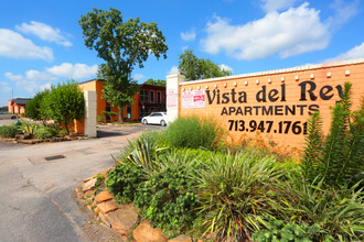 Vista Del Rey Apartments in Houston, TX - Foto de edificio - Building Photo