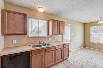 1402 Sycamore Leaf Way in Conroe, TX - Building Photo - Building Photo