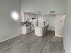 6151 Rancho Mission Rd in San Diego, CA - Building Photo - Building Photo