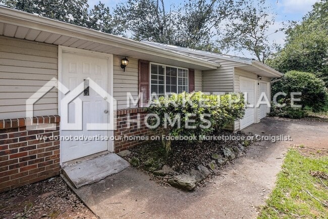 1570 Meadowview Dr in Marietta, GA - Building Photo - Building Photo