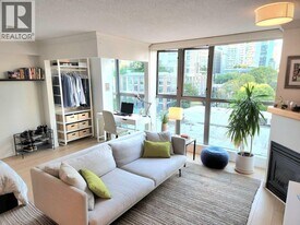 928 Richards St in Vancouver, BC - Building Photo