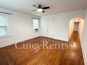 1831 Courtland Ave in Norwood, OH - Foto de edificio - Building Photo