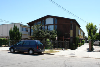 5332 La Mirada Ave in Los Angeles, CA - Building Photo - Building Photo