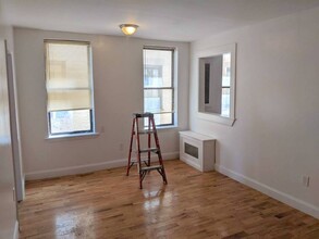 728 W 181st St in New York, NY - Building Photo - Building Photo