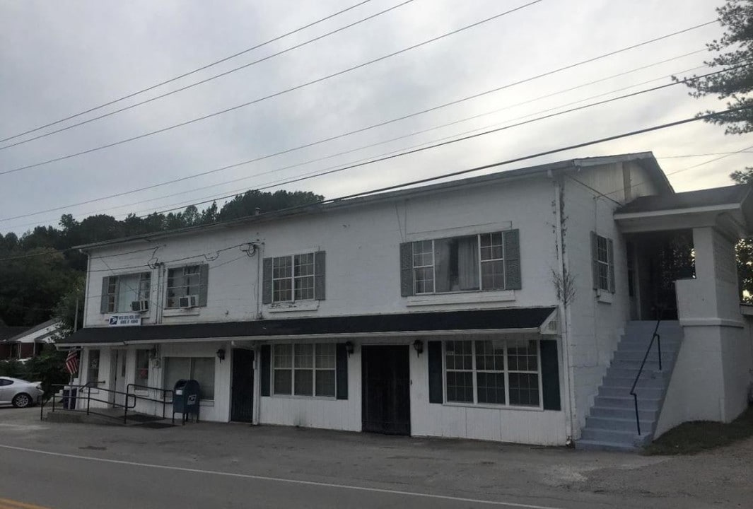 215-N Hwy 11 in Barbourville, KY - Building Photo