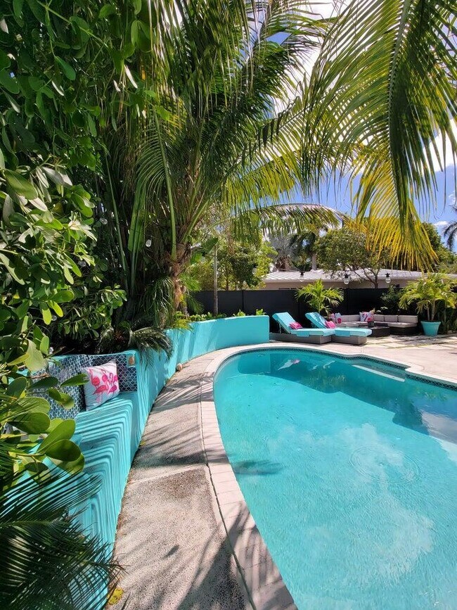 113 Park Ln E in Hypoluxo, FL - Foto de edificio - Building Photo