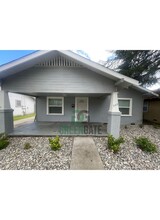 542 Auburn St in Modesto, CA - Building Photo - Building Photo