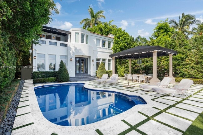 315 E San Marino Dr in Miami Beach, FL - Building Photo - Building Photo