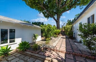 6822 Ethel Ave, Unit BR3 in North Hollywood, CA - Foto de edificio - Building Photo