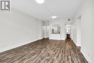 1901 Yonge St in Toronto, ON - Building Photo - Building Photo