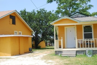 1069-1071 Avenue A in Westwego, LA - Building Photo - Building Photo