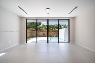 1241 SW 23rd St in Miami, FL - Building Photo - Building Photo