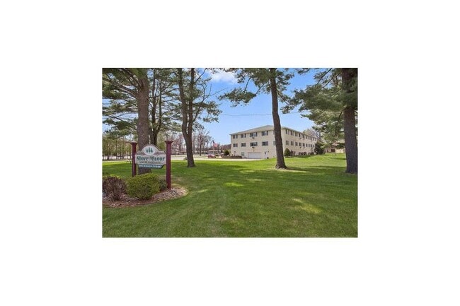 Shore Manor Senior Apartments in Marinette, WI - Building Photo - Building Photo