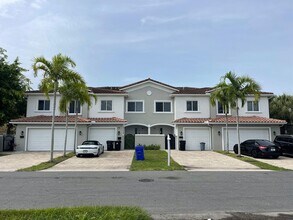 2712 NE 30th Pl in Fort Lauderdale, FL - Building Photo - Building Photo