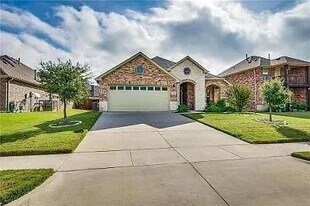 7336 La Mancha in Grand Prairie, TX - Building Photo