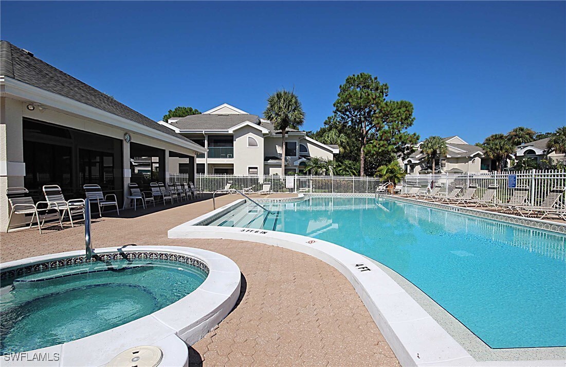 50 Emerald Woods Dr in Naples, FL - Building Photo