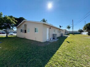 3221 NE 7th Ave in Pompano Beach, FL - Building Photo - Building Photo