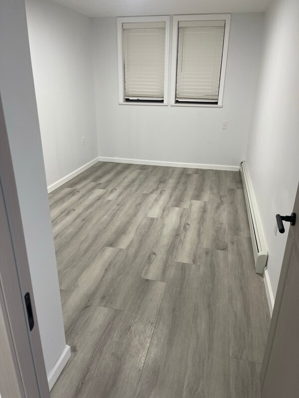 31-69 30th St in Queens, NY - Foto de edificio - Building Photo