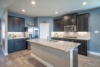 1202 Alderwood Dr in Justin, TX - Building Photo - Building Photo