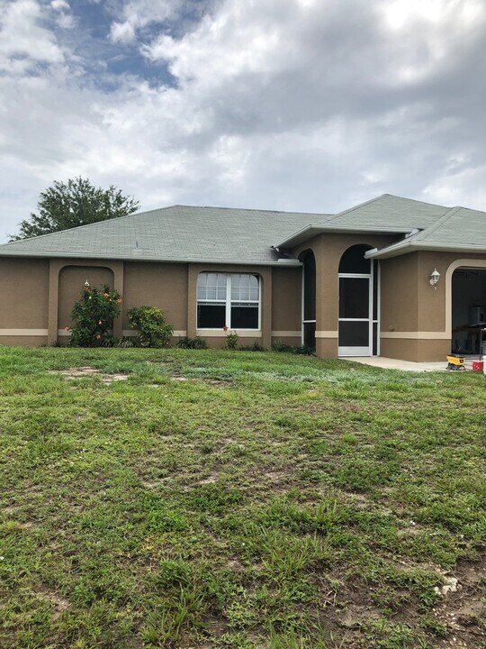 2805 NW 5th Pl in Cape Coral, FL - Building Photo