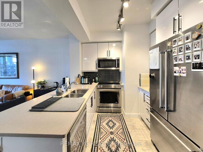 825 Church St in Toronto, ON - Building Photo - Building Photo