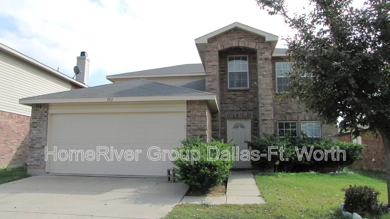 1912 Shasta View Dr in Justin, TX - Building Photo