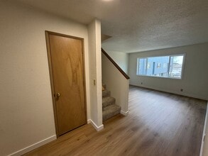 708 NE Avery St in Newport, OR - Building Photo - Building Photo