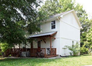 McCauley Trail Apartment in Chapel Hill, NC - Foto de edificio - Building Photo