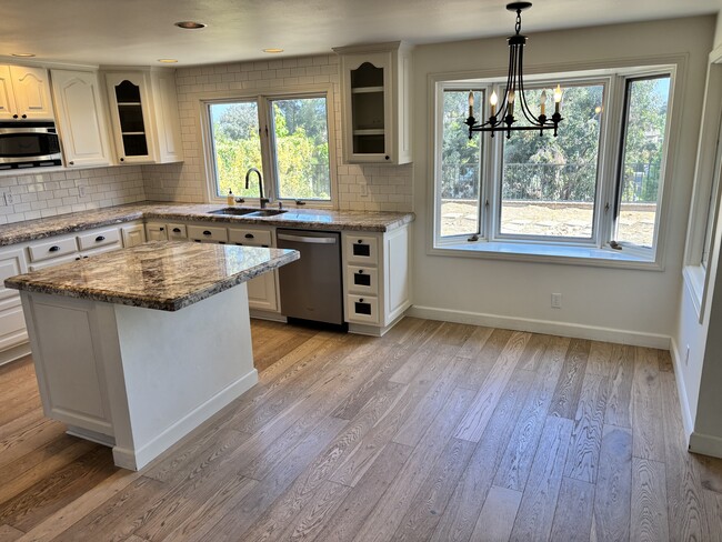 3069 Charlotte St in Thousand Oaks, CA - Building Photo - Building Photo