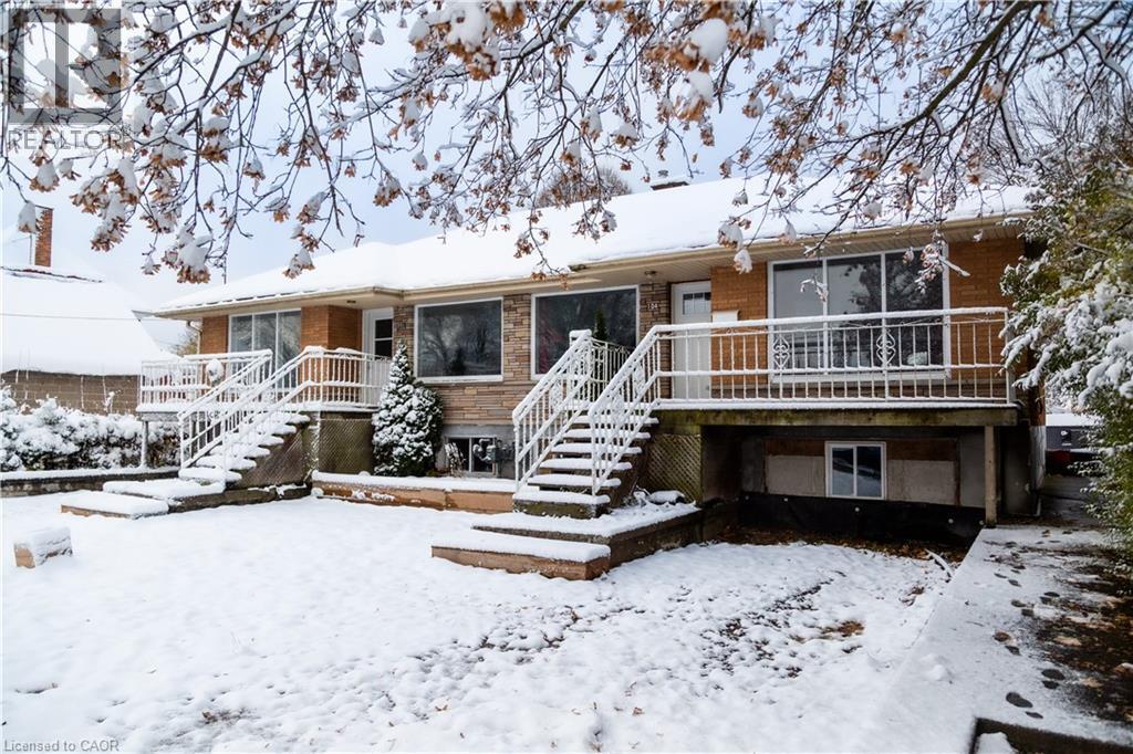 104 South Street E in Aylmer, ON - Building Photo