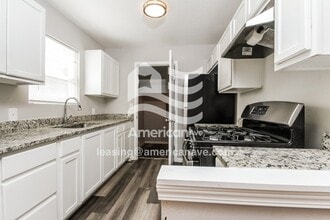 328 W 46th Pl N in Tulsa, OK - Foto de edificio - Building Photo