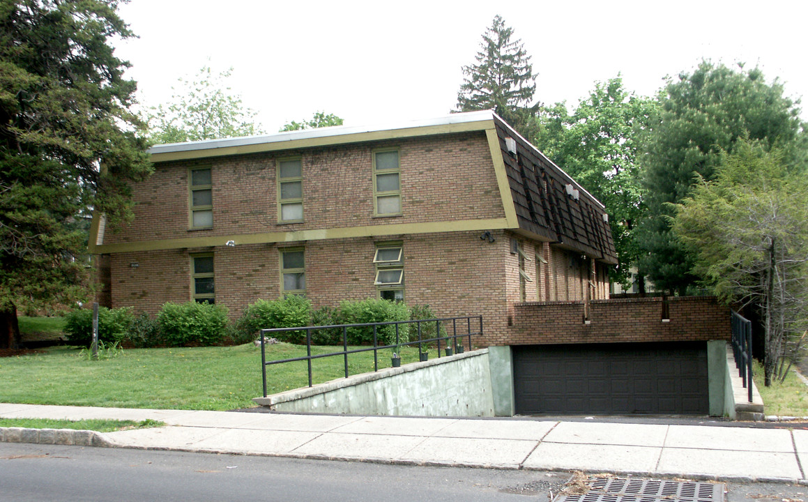 295 Claremont Ave in Montclair, NJ - Building Photo