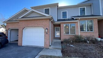 1460 Blue Course Dr, Unit 24 in State College, PA - Building Photo