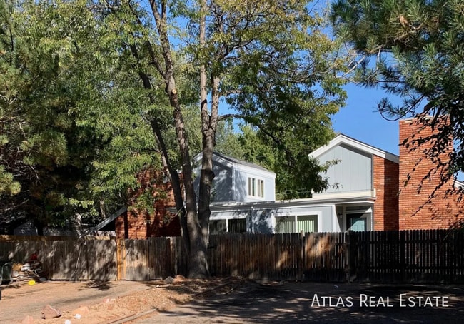 320 N 25th Ave in Greeley, CO - Foto de edificio - Building Photo