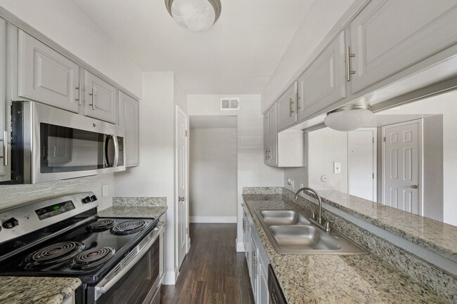 Avondale Parc @ Bellmar in Dallas, TX - Building Photo - Building Photo