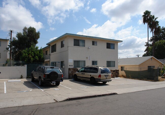 4055 Estrella Ave in San Diego, CA - Building Photo - Building Photo