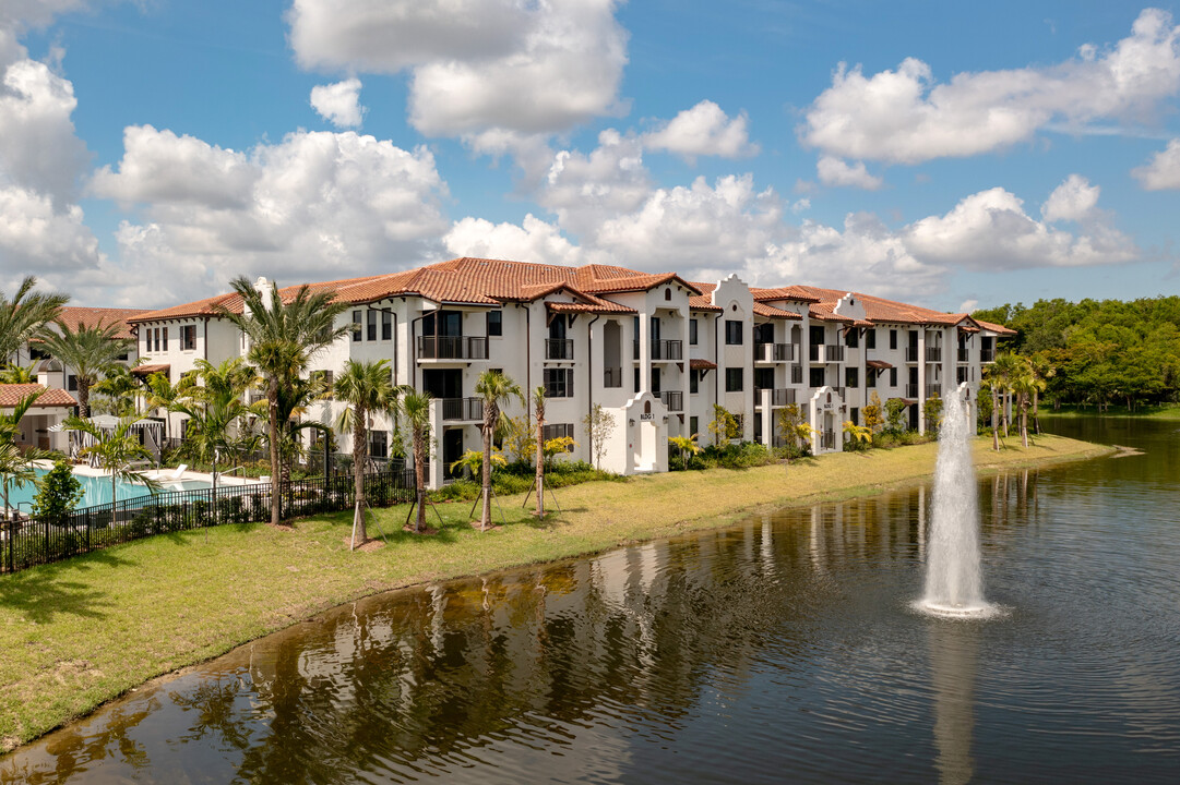 Vista Verde at Sunrise in Sunrise, FL - Building Photo