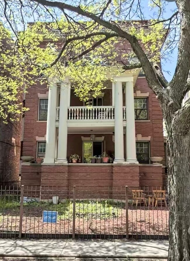 property at 5630 N Kenmore Ave