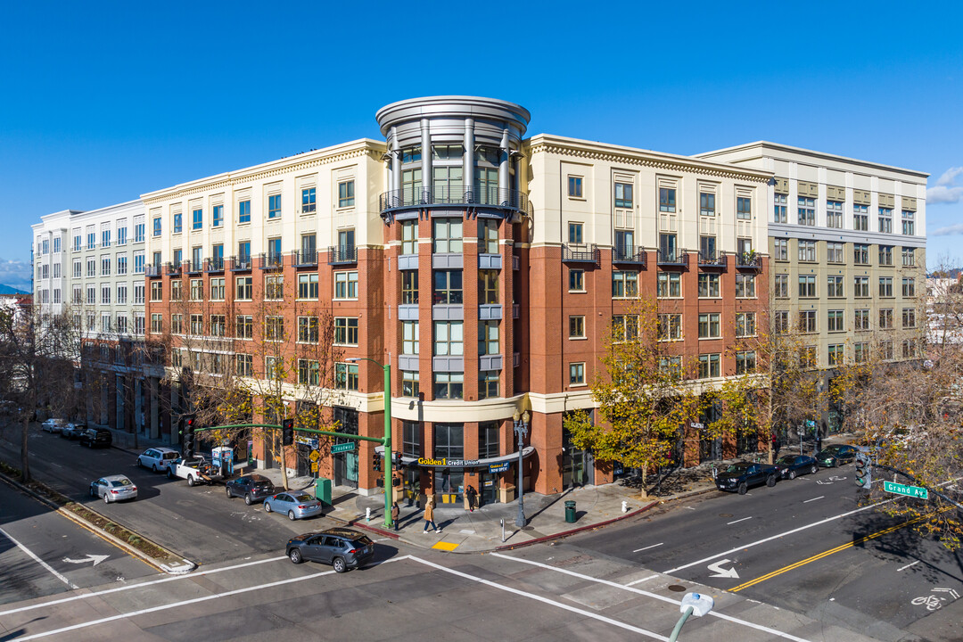 Broadway Grand Phase I in Oakland, CA - Foto de edificio