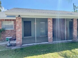 155 New York Ave, Unit A in Dunedin, FL - Building Photo