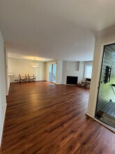 11630 NE 70th Pl in Kirkland, WA - Foto de edificio - Building Photo
